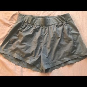 Athleta Hustle Shorts 3”